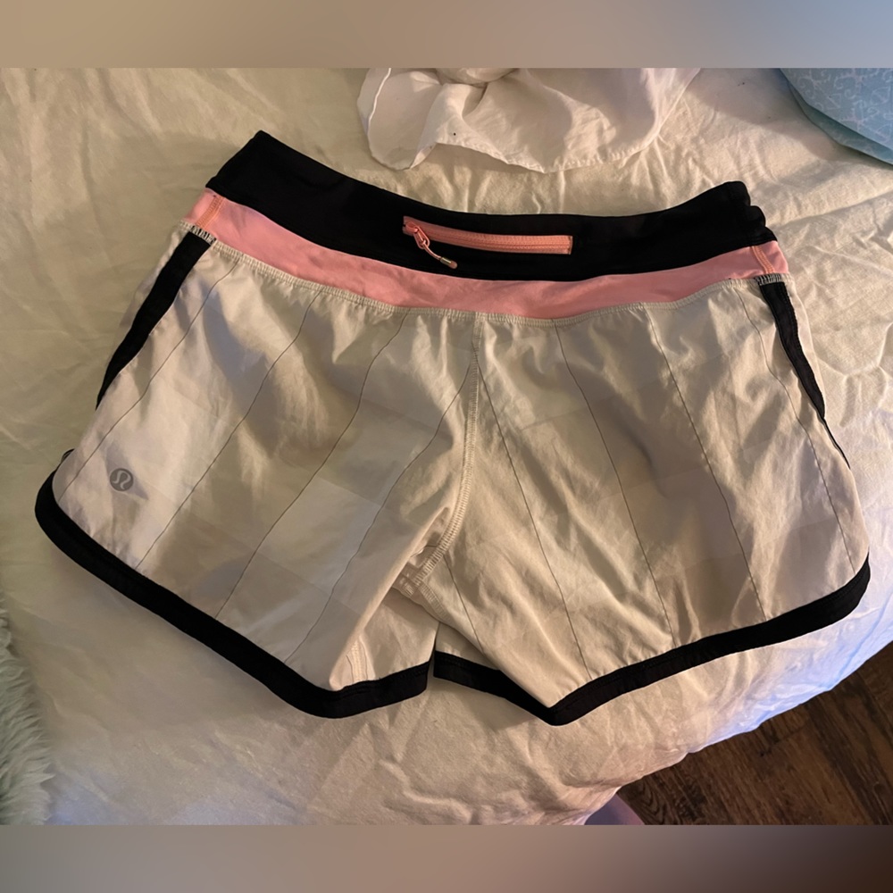 Vintage groovy run Lulu shorts size 4 (4 inch)